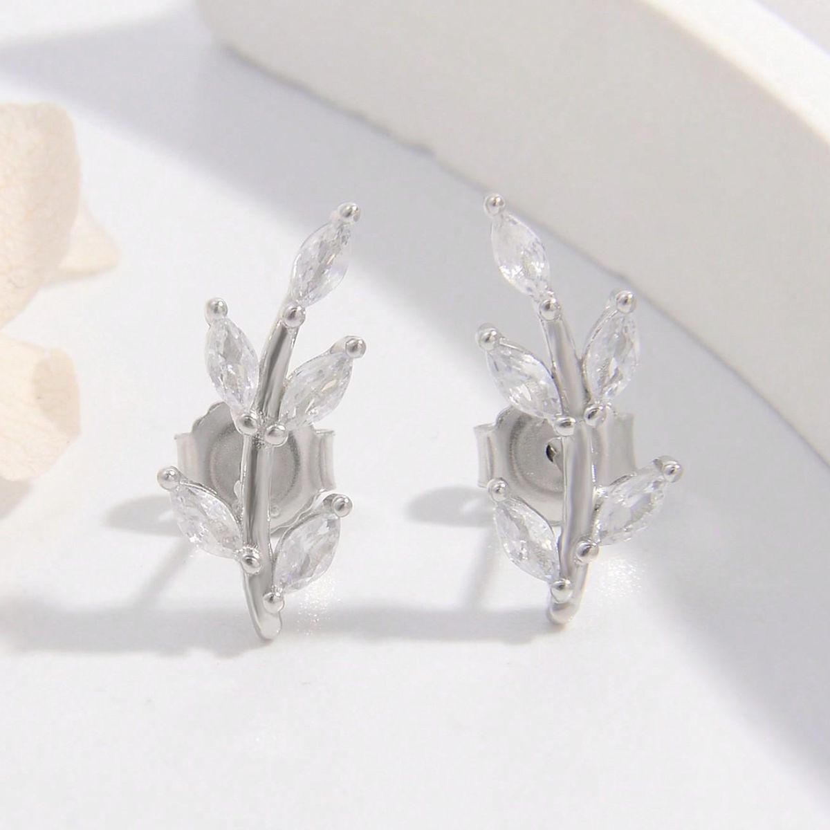 925 Sterling Silver Zircon Leaf Shape Earrings Silver / One Size Apparel and Accessories