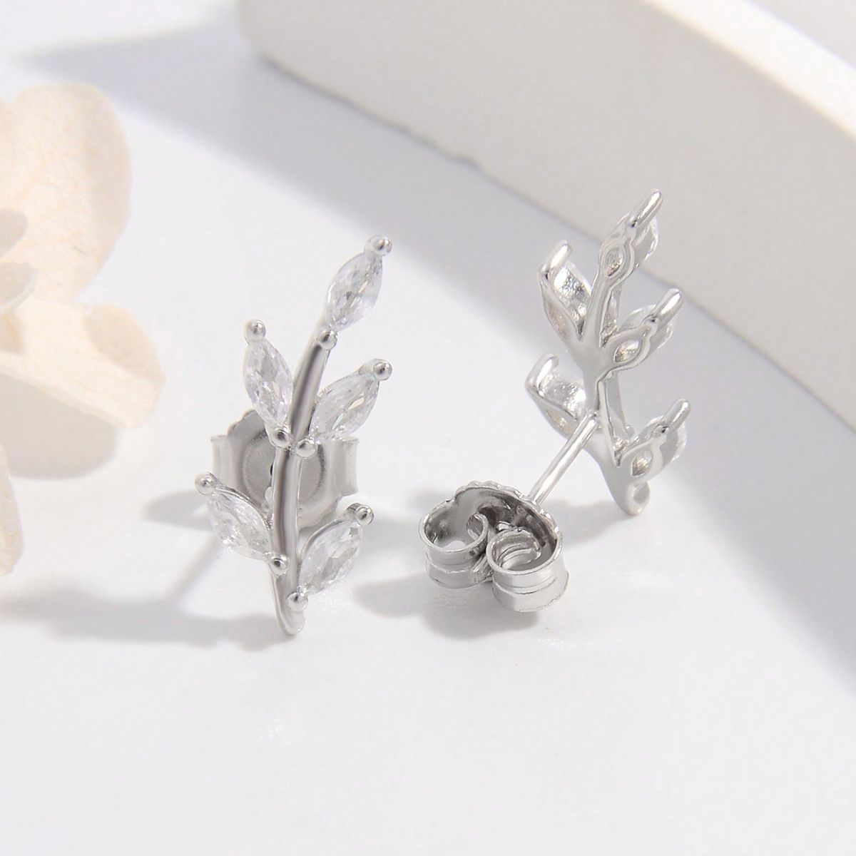 925 Sterling Silver Zircon Leaf Shape Earrings Silver / One Size Apparel and Accessories