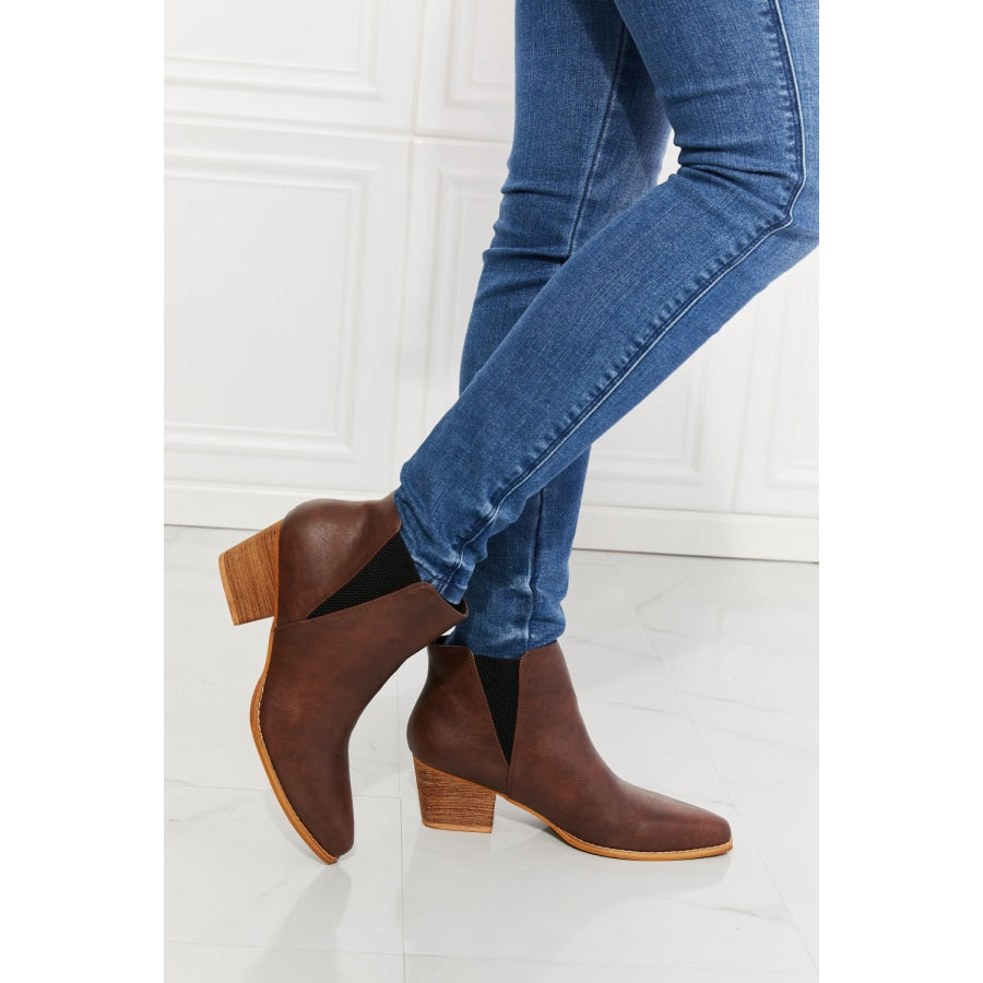 MMShoes Back At It Point Toe Bootie in Chocolate Chocolate / 6