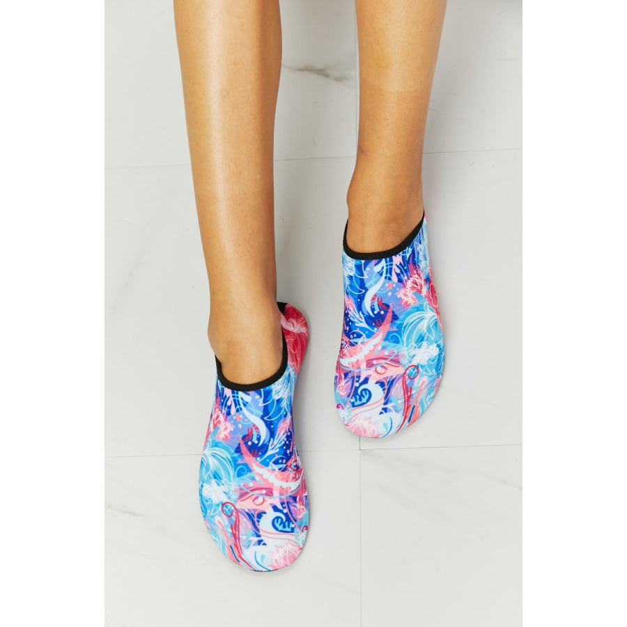 MMshoes On The Shore Water Shoes in Pink and Sky Blue Multicolor / XS