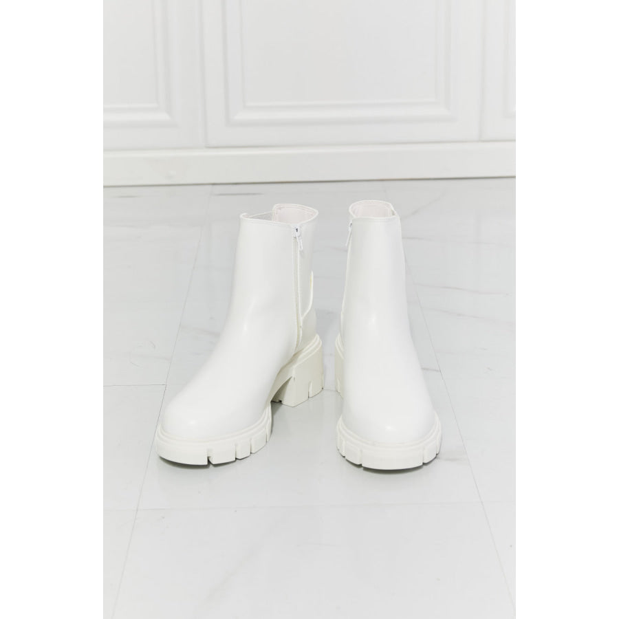 MMShoes What It Takes Lug Sole Chelsea Boots in White