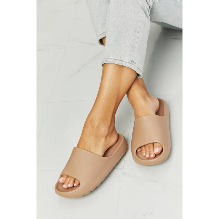 NOOK JOI In My Comfort Zone Slides in Beige Sand / 6