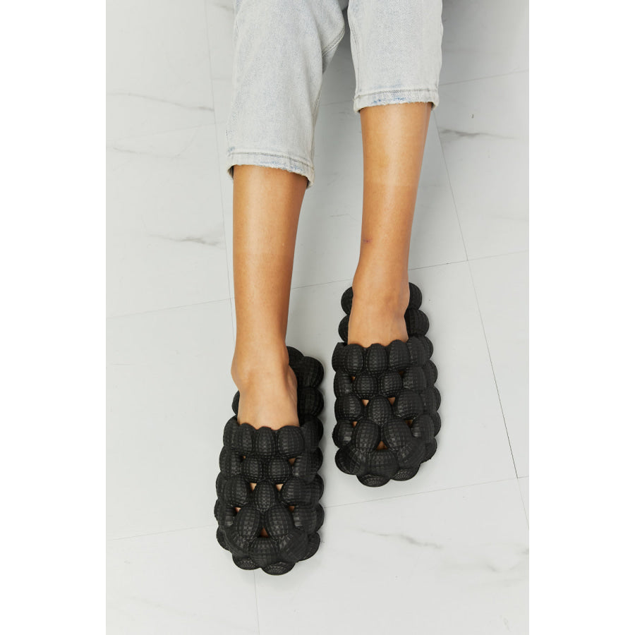 NOOK JOI Laid Back Bubble Slides in Black