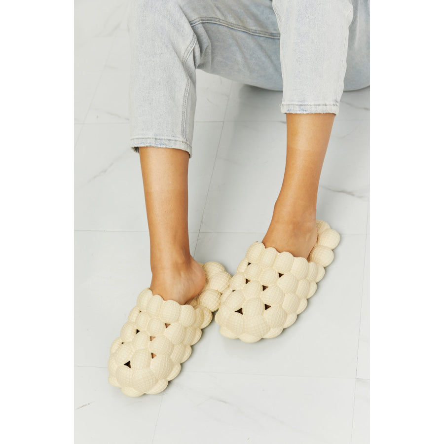 NOOK JOI Laid Back Bubble Slides in Khaki Cream / 6-7