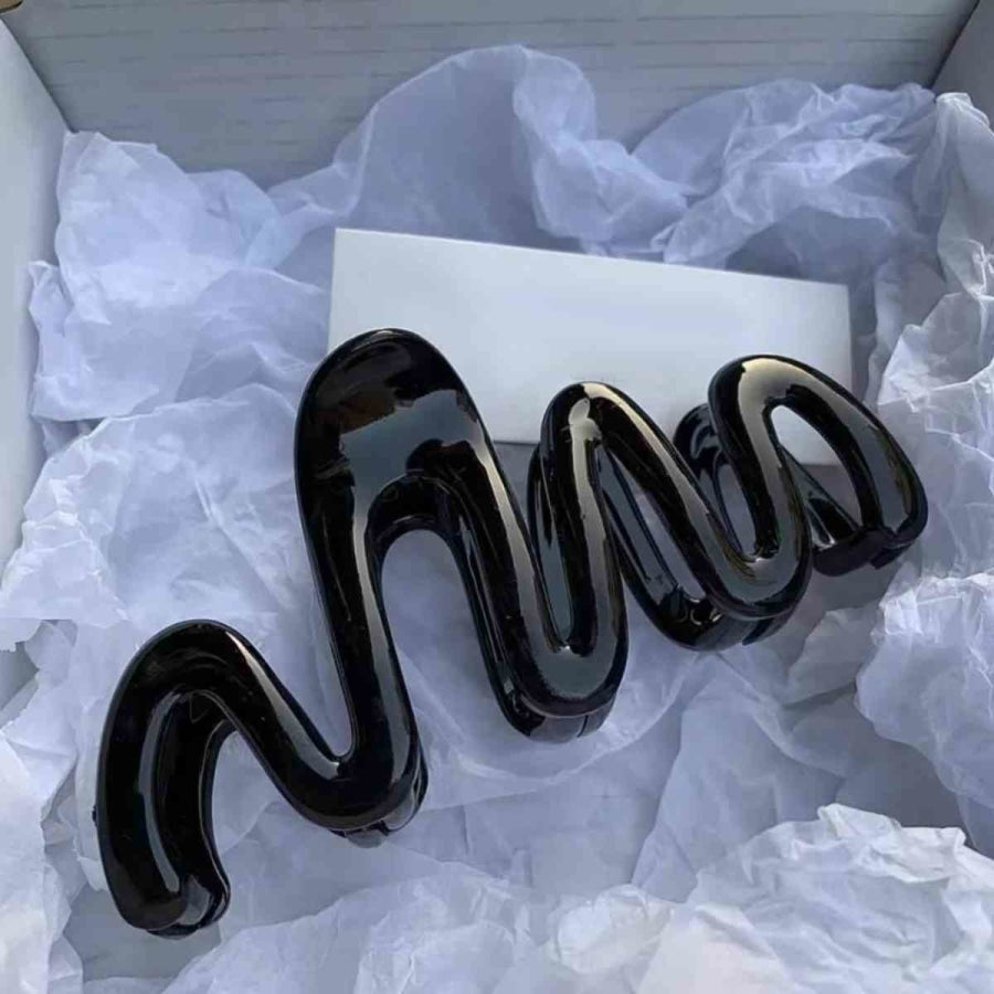 Resin Wave Hair Claw Clip Black / One Size Hair Claw