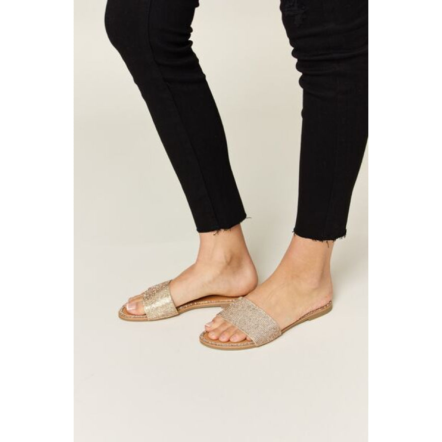 WILD DIVA Rhinestone Open Toe Flat Sandals Apparel and Accessories