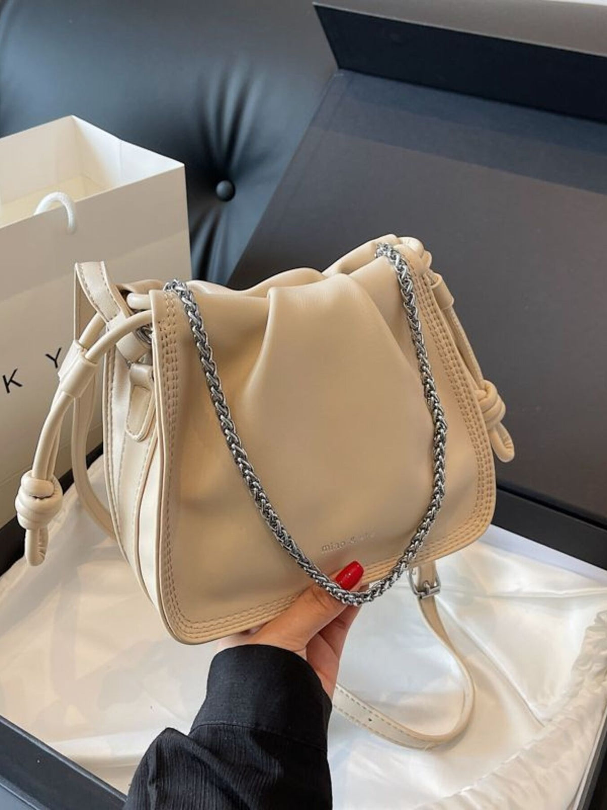 352f1e8083bb4d19a58029100c3f6684-Max