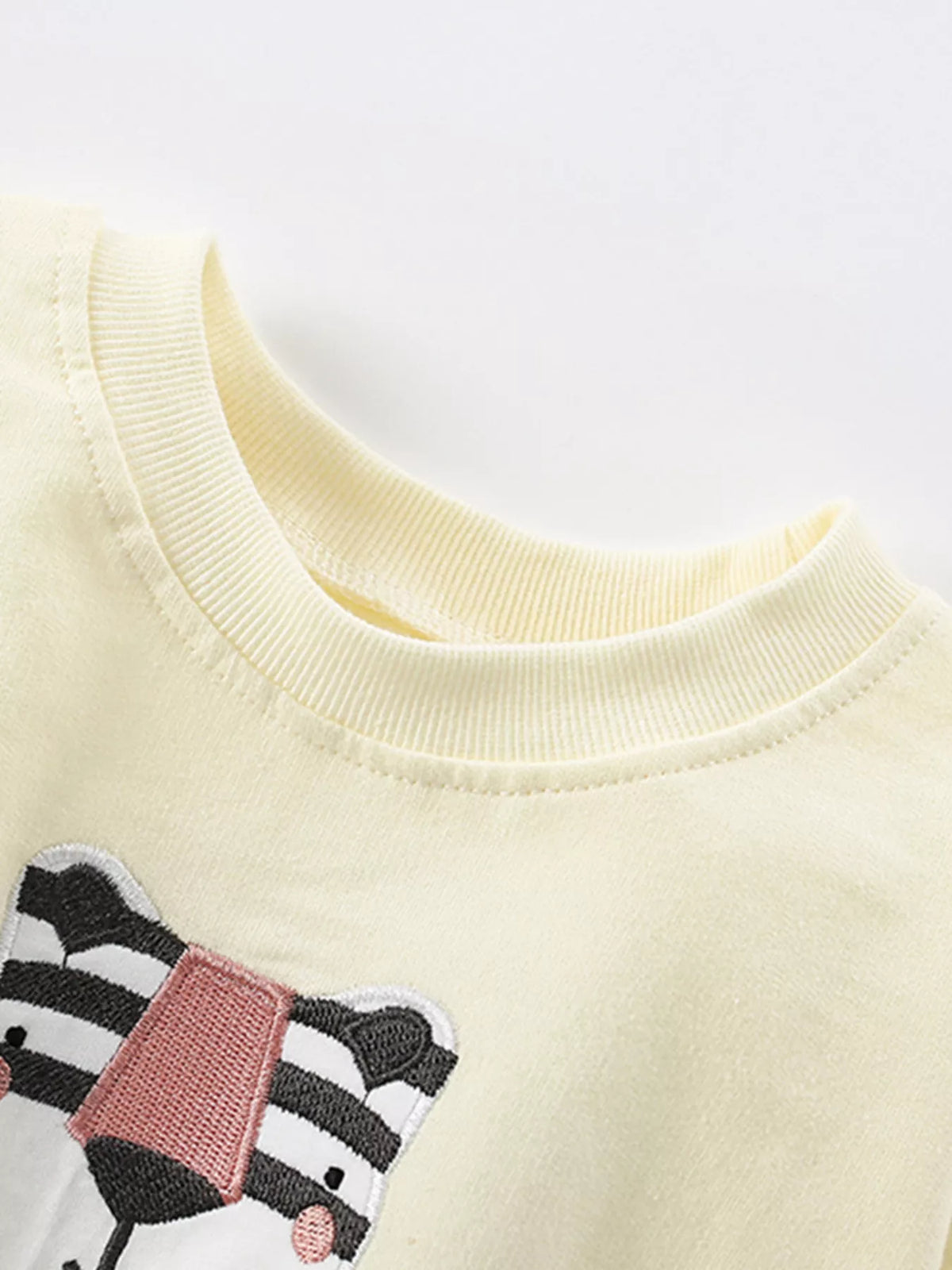 8f5ae1c165ee490fbbc27bcaa29ee92c-Max-Origin