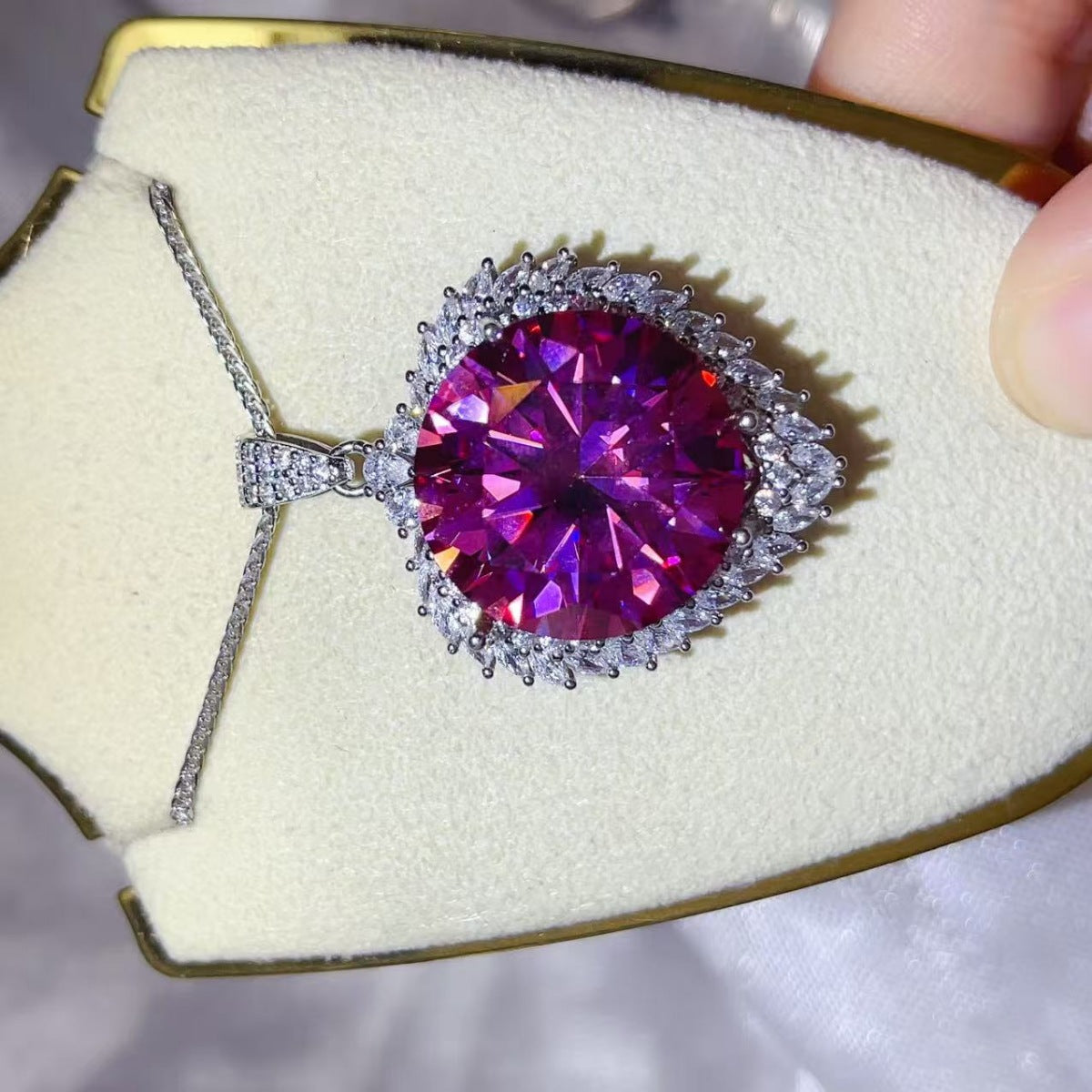 a4a1493b-f84d-4fbb-b978-1d70a23307de-Max