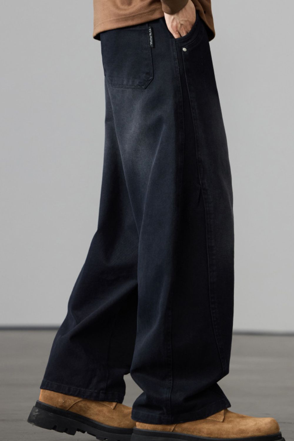 a5deb649-ff6a-42e0-bcb0-5916407db9ef-Max