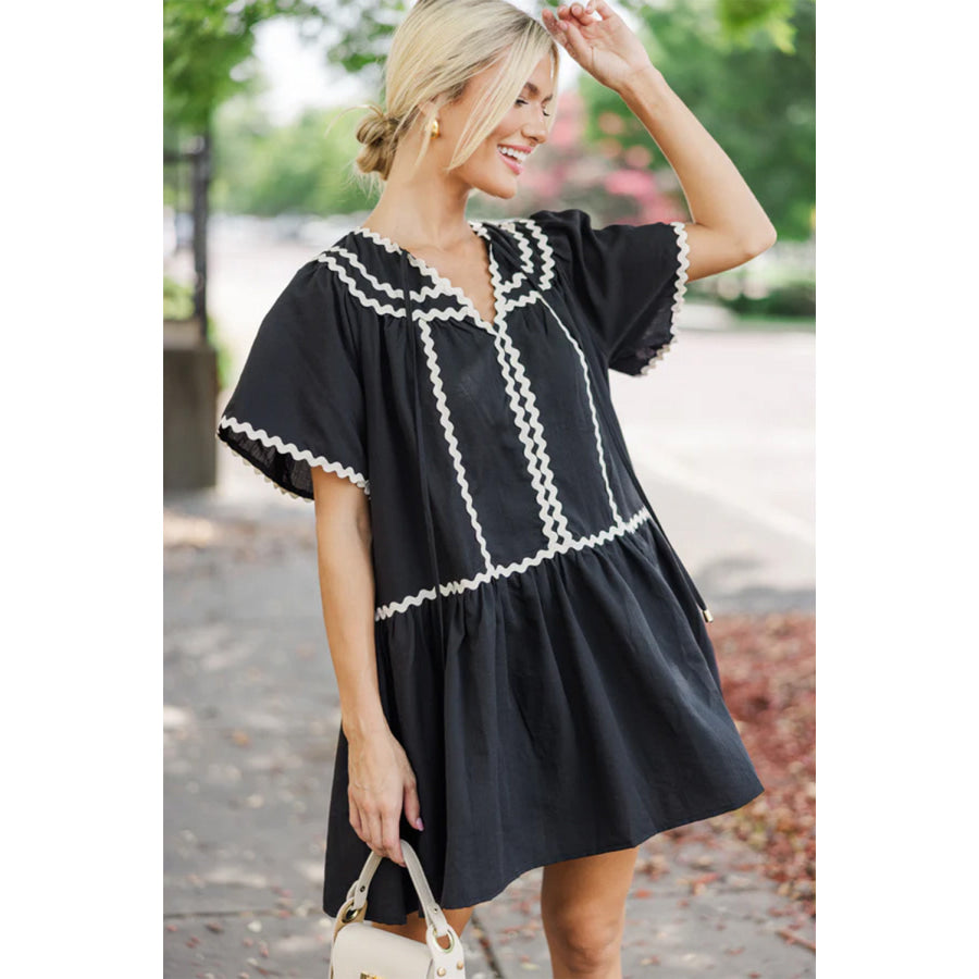 Black Contrast Ricrac Trim Short Sleeve V Neck Loose Mini Dress Dresses/Mini Dresses