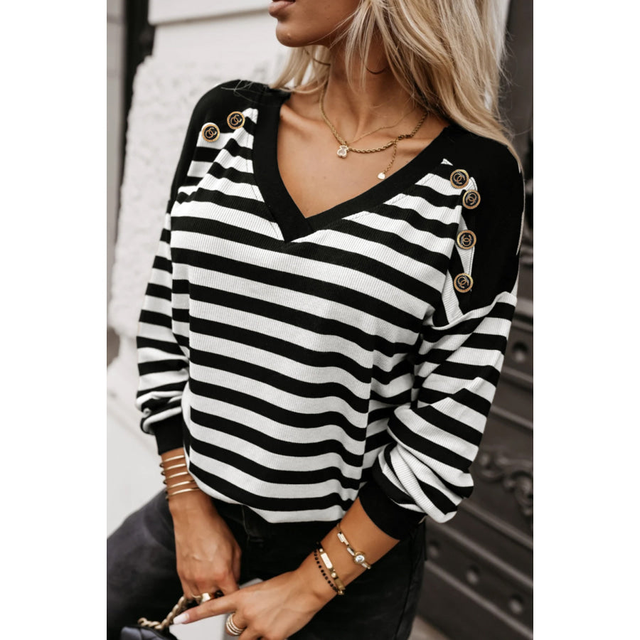 Black Stripe Crochet Hollow-out Back Buttoned Shoulder V Neck Top Sale (50% OFF)/Sale (50% OFF)