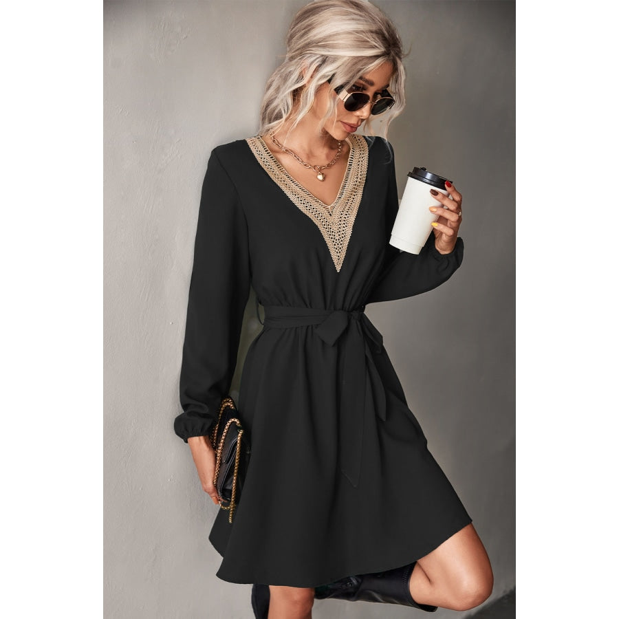 Contrast V-Neck Belted Dress