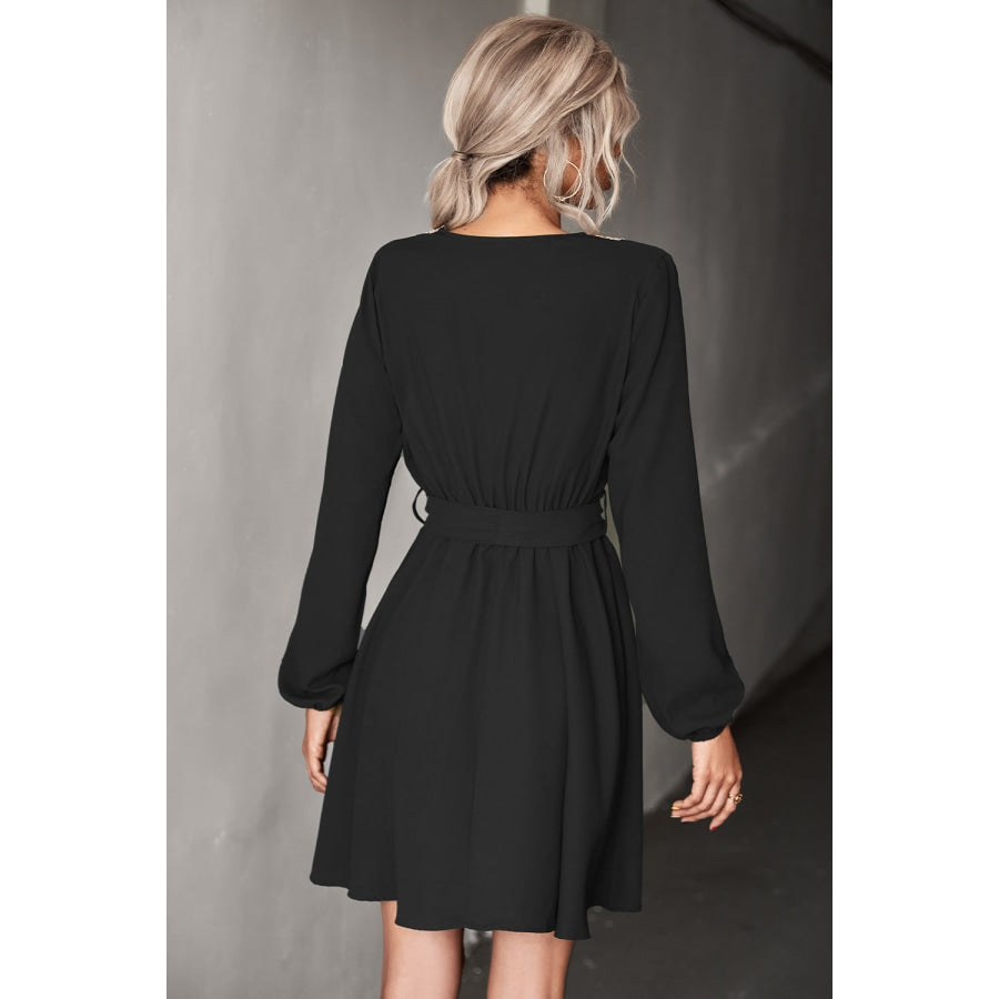 Contrast V-Neck Belted Dress