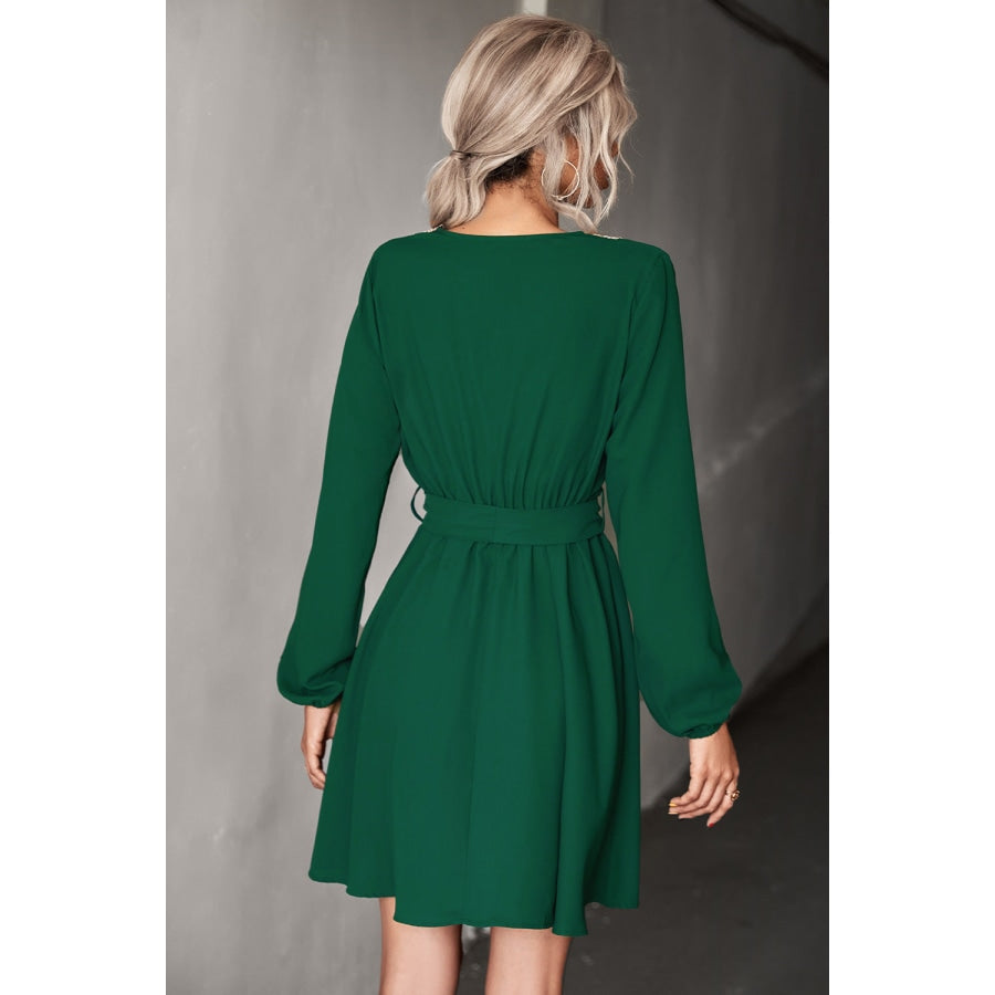 Contrast V-Neck Belted Dress