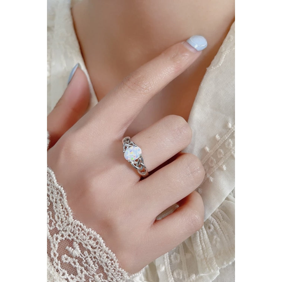 Crisscross 4-Prong Opal Ring White / 6