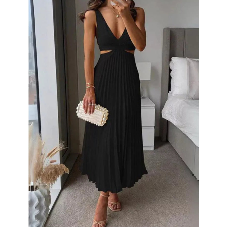 Elegant Pleated Midi Dress with Cut-out Details Black / S Apparel and Accessories