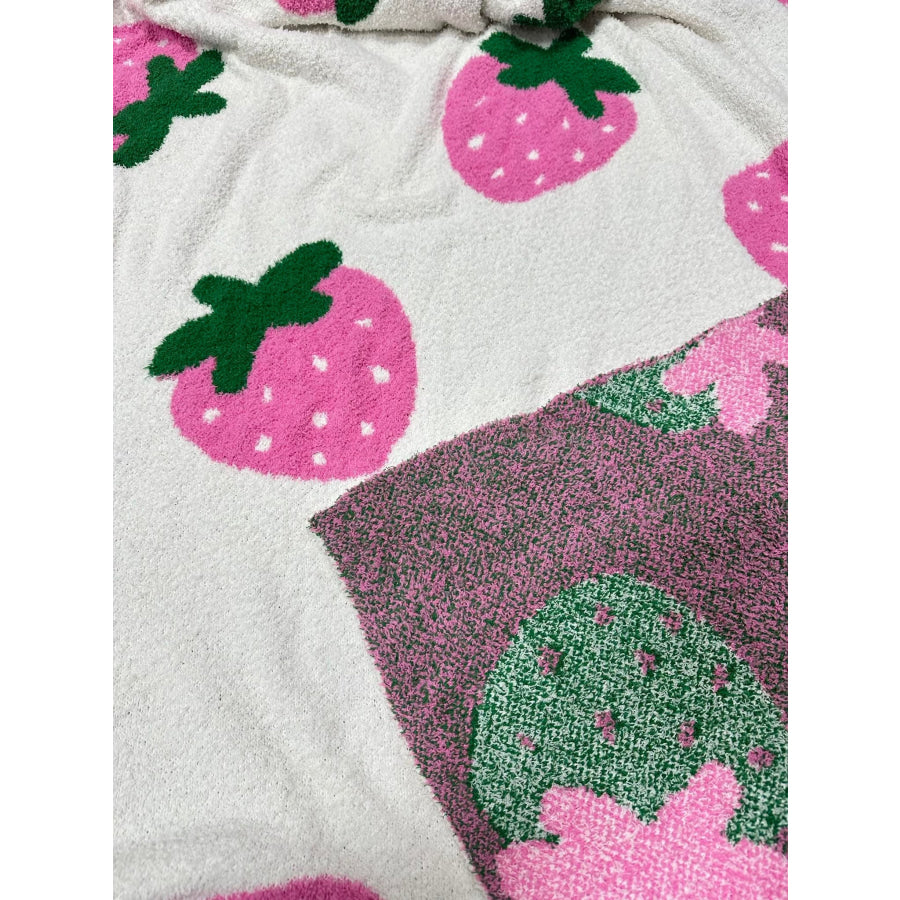 ETA 7/1 - Strawberry Luxury Blanket WS 600 Accessories