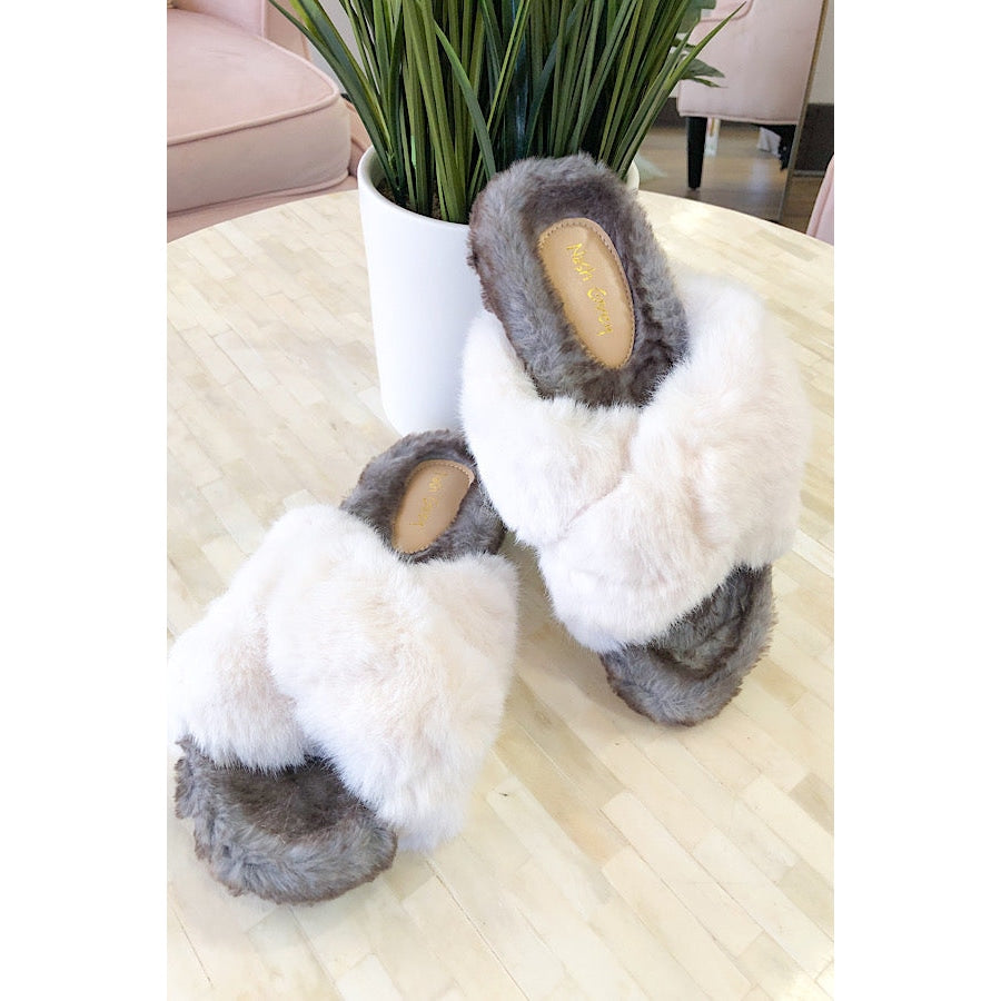 Feeling Cozy White Slippers WS 610 Shoes
