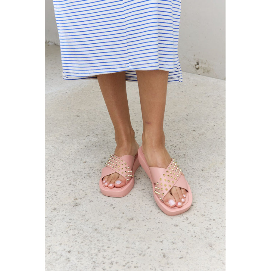 Forever Link Studded Cross Strap Sandals in Blush Blush / 6