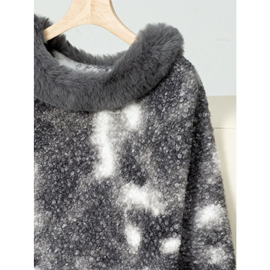 Furry Contrast Three-Quarter Poncho Apparel and Accessories