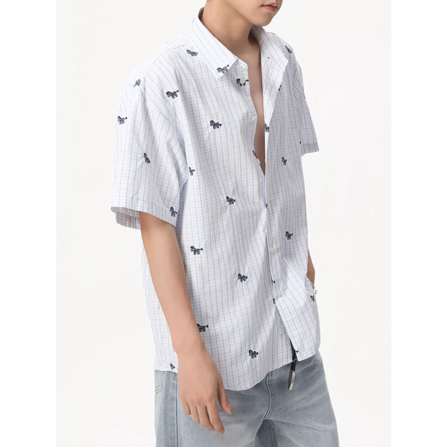 Men’s Plaid Short Sleeve Shirt with Embroidered Animal Pattern