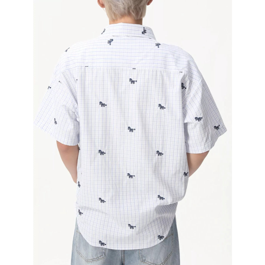 Men’s Plaid Short Sleeve Shirt with Embroidered Animal Pattern