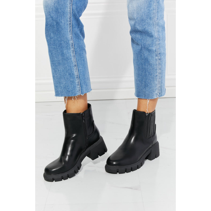 MMShoes What It Takes Lug Sole Chelsea Boots in Black Black / 6 footwear