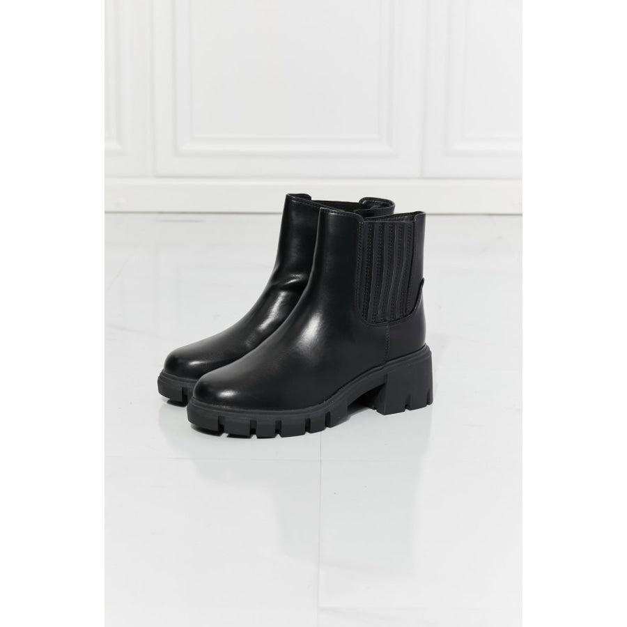 MMShoes What It Takes Lug Sole Chelsea Boots in Black footwear