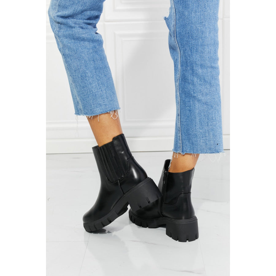 MMShoes What It Takes Lug Sole Chelsea Boots in Black footwear