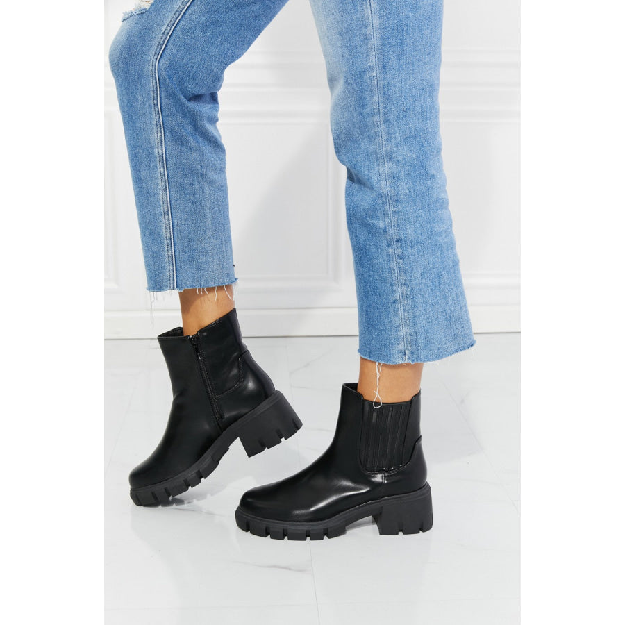 MMShoes What It Takes Lug Sole Chelsea Boots in Black footwear