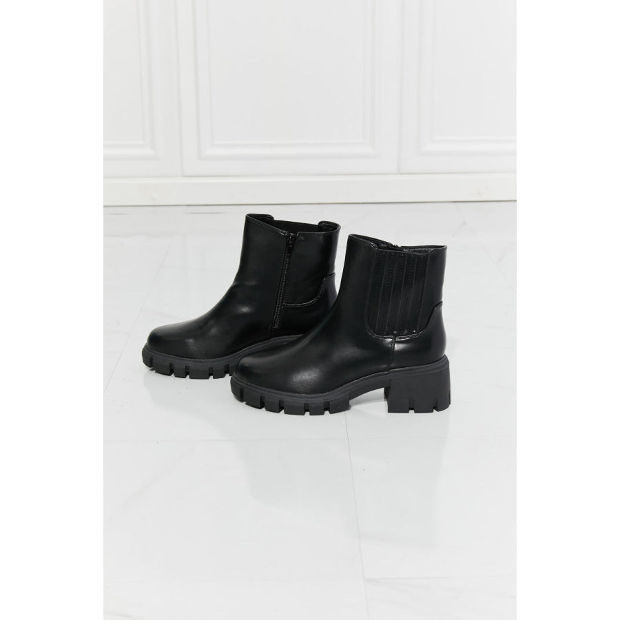 MMShoes What It Takes Lug Sole Chelsea Boots in Black footwear