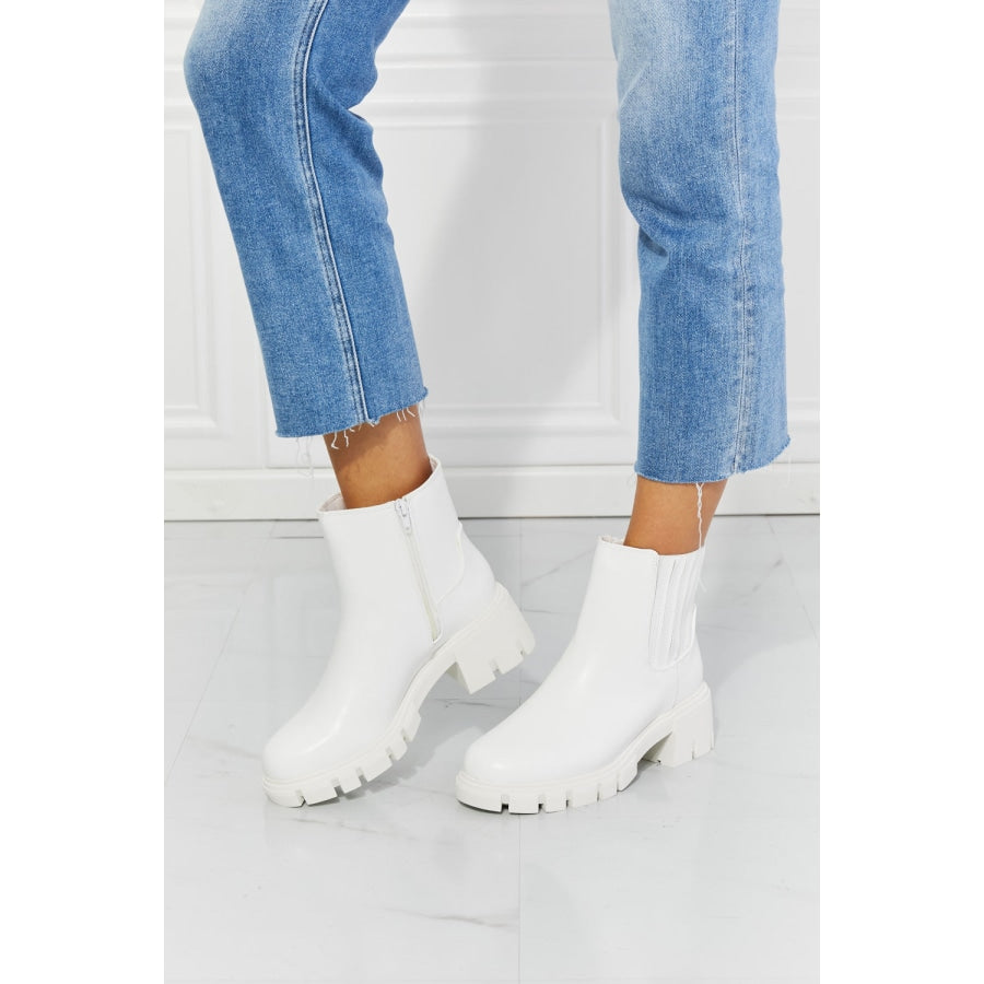 MMShoes What It Takes Lug Sole Chelsea Boots in White White / 6