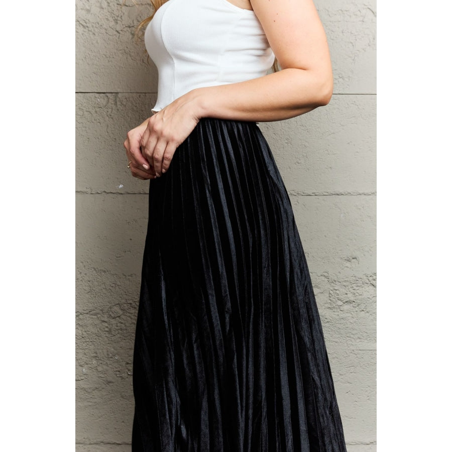 Ninexis Accordion Pleated Flowy Midi Skirt Black / One Size