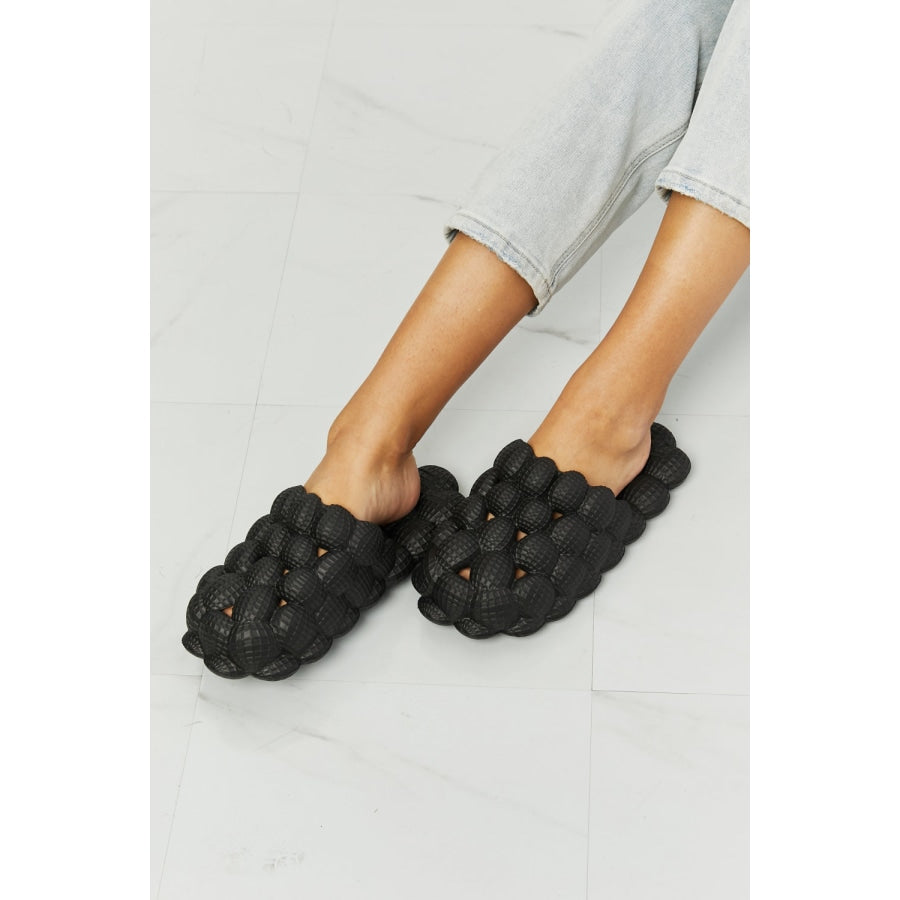 NOOK JOI Laid Back Bubble Slides in Black