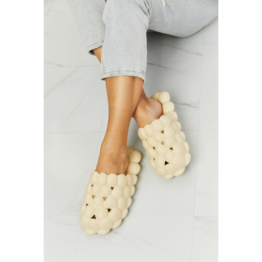 NOOK JOI Laid Back Bubble Slides in Khaki Cream / 6-7