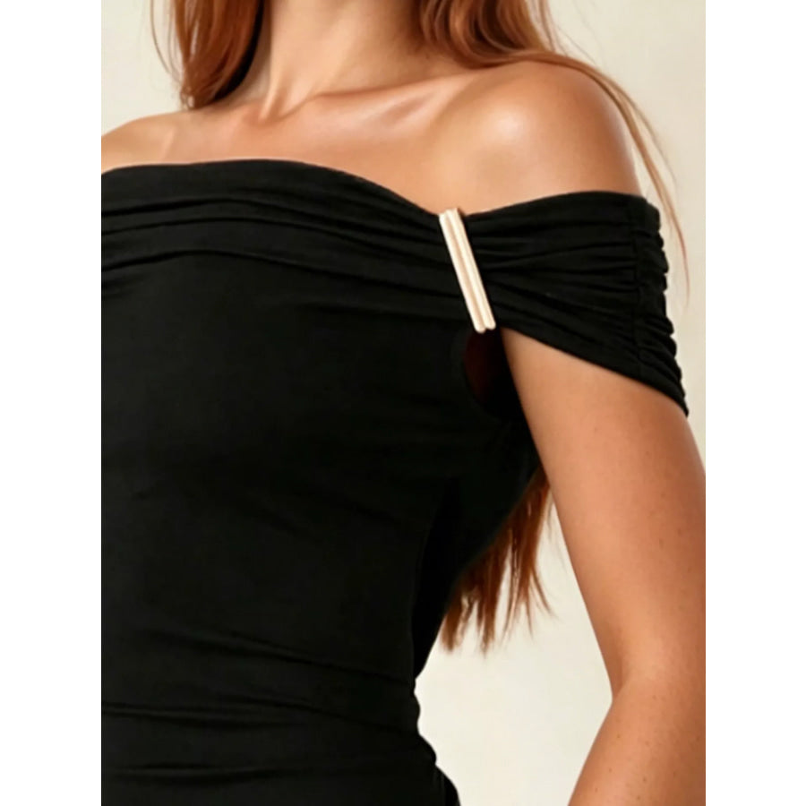 Off-Shoulder Ruched T-Shirt Apparel and Accessories