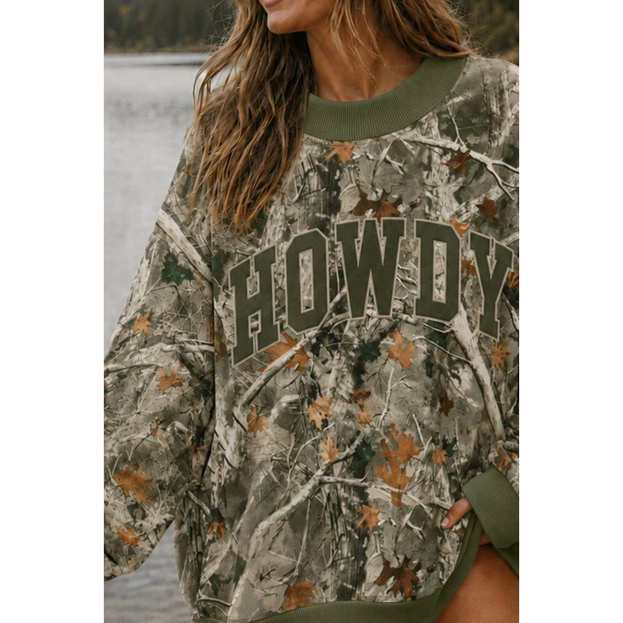 Oversized Camo Print ’HOWDY’ Graphic Sweatshirt Army Green / S Apparel and Accessories