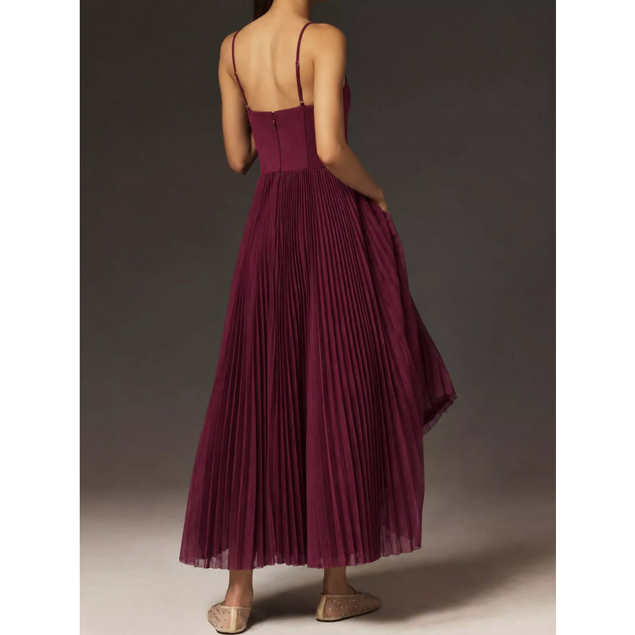 Pleated Sweetheart Neck Midi Dress Apparel and Accessories