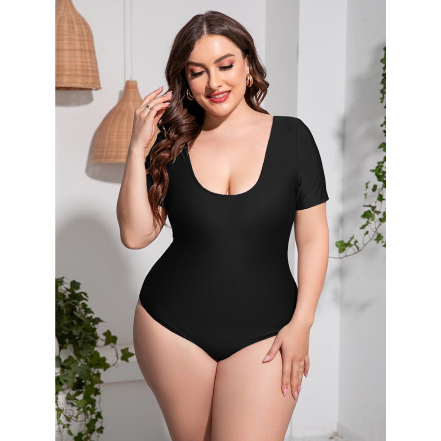 Plus Size Scoop Neck Short Sleeve One-Piece Swimsuit Black / 2XL