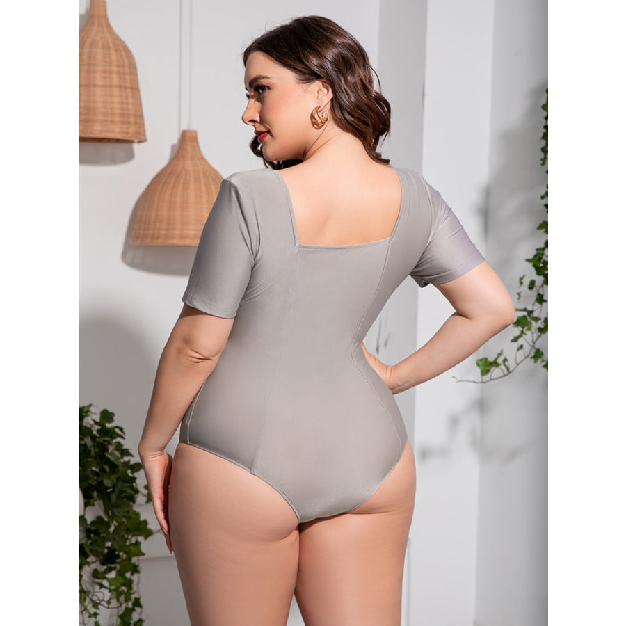 Plus Size Scoop Neck Short Sleeve One-Piece Swimsuit