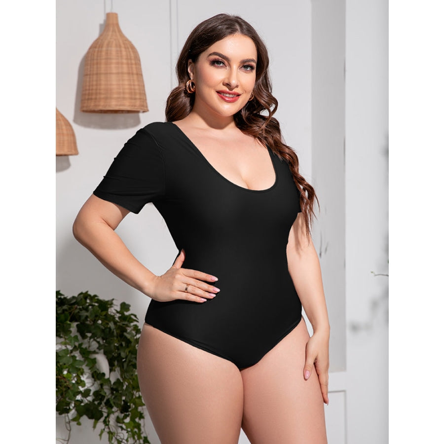 Plus Size Scoop Neck Short Sleeve One-Piece Swimsuit