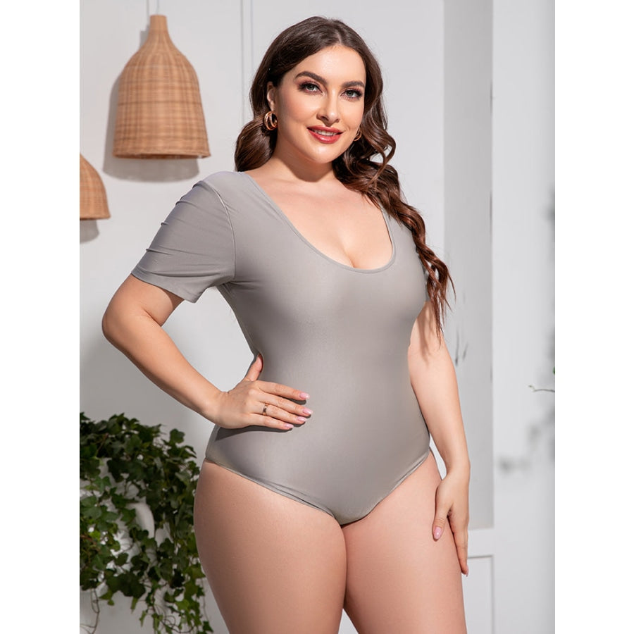 Plus Size Scoop Neck Short Sleeve One-Piece Swimsuit