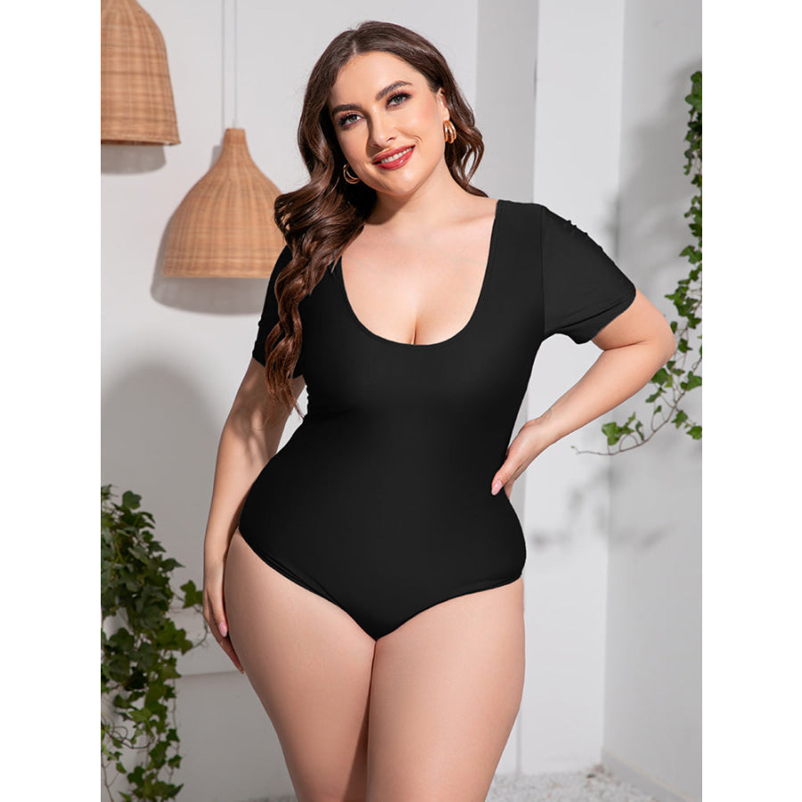 Plus Size Scoop Neck Short Sleeve One-Piece Swimsuit