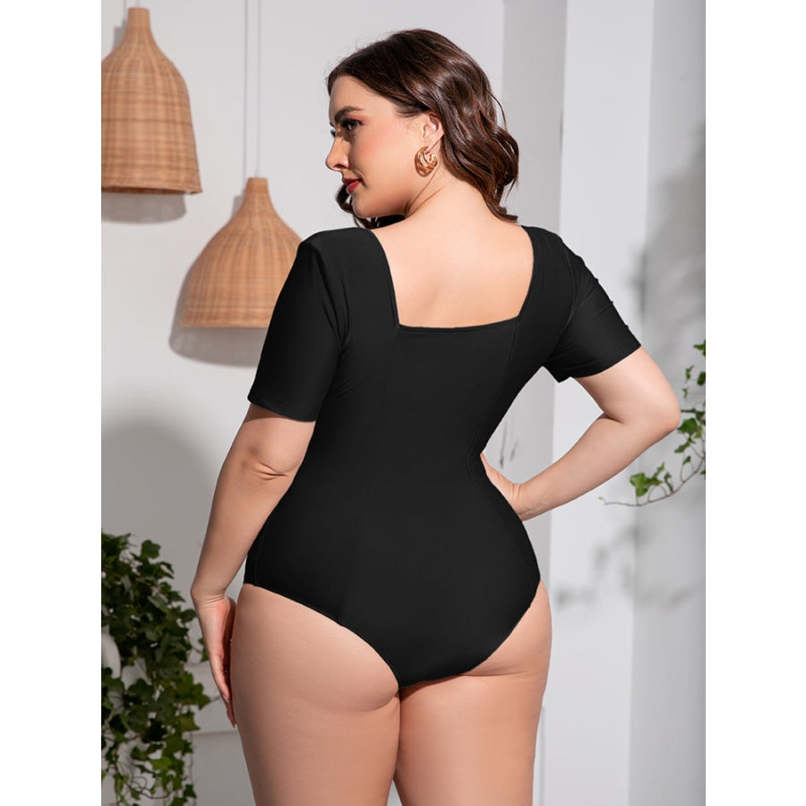 Plus Size Scoop Neck Short Sleeve One-Piece Swimsuit Black / 2XL