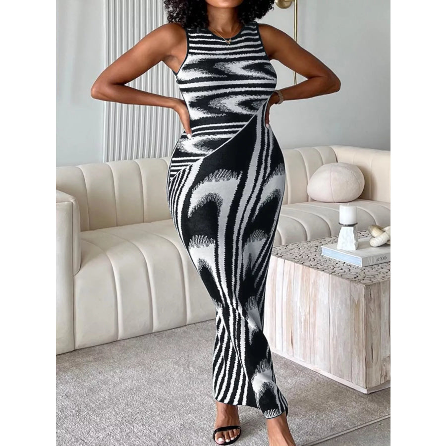 Plus Size Sleeveless Bodycon Maxi Dress with Abstract Print Apparel and Accessories