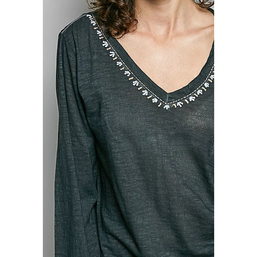 POL Contrast Stitch V-Neck Lightweight Knit Long Sleeve Top Apparel and Accessories