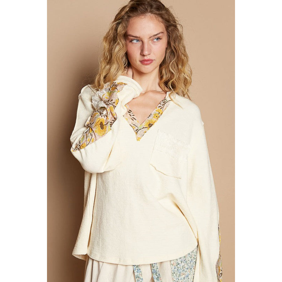 POL Lace Detail Flower Printed V-Neck Knit Top Apparel and Accessories