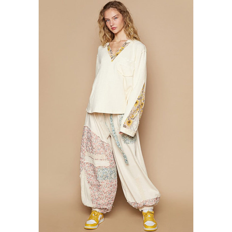 POL Lace Detail Flower Printed V-Neck Knit Top Apparel and Accessories