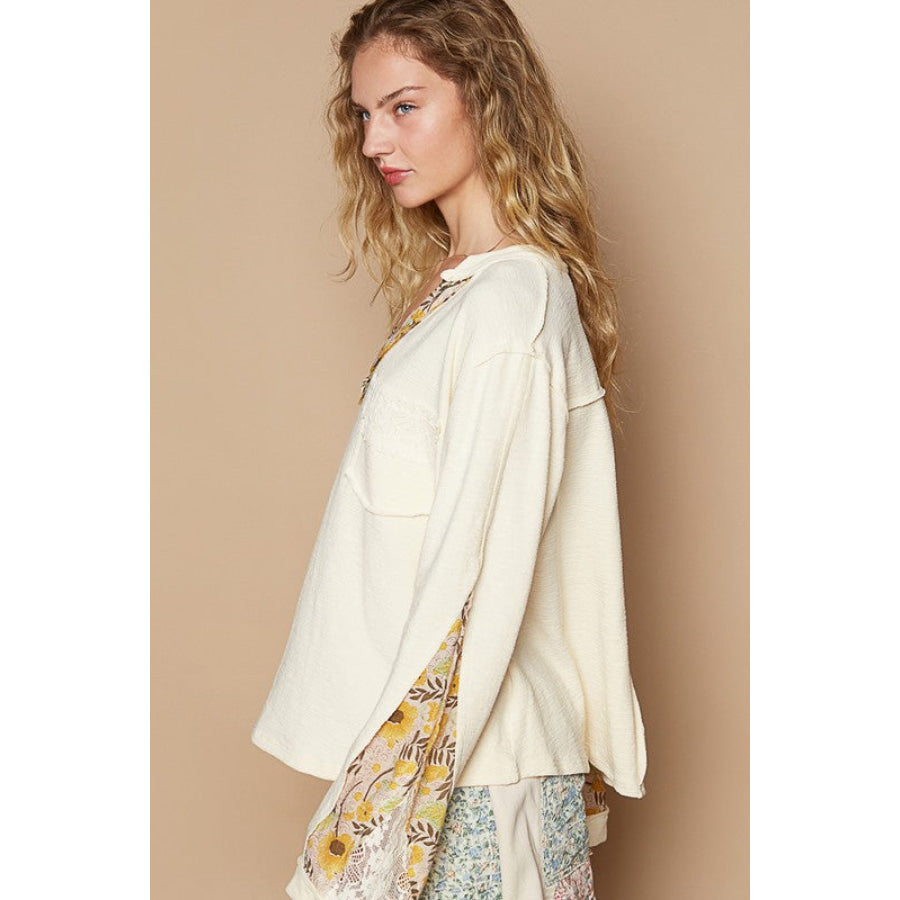 POL Lace Detail Flower Printed V-Neck Knit Top Apparel and Accessories